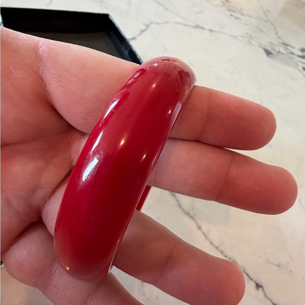 Joan Rivers Classics Collection Red Lucite Bangle With Original Box - Picture 5 of 7